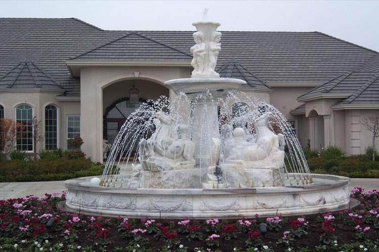 指用以优化环境的人工喷水设备，是雕塑造型的一种，一般泛指放置在喷泉周围的一个雕塑